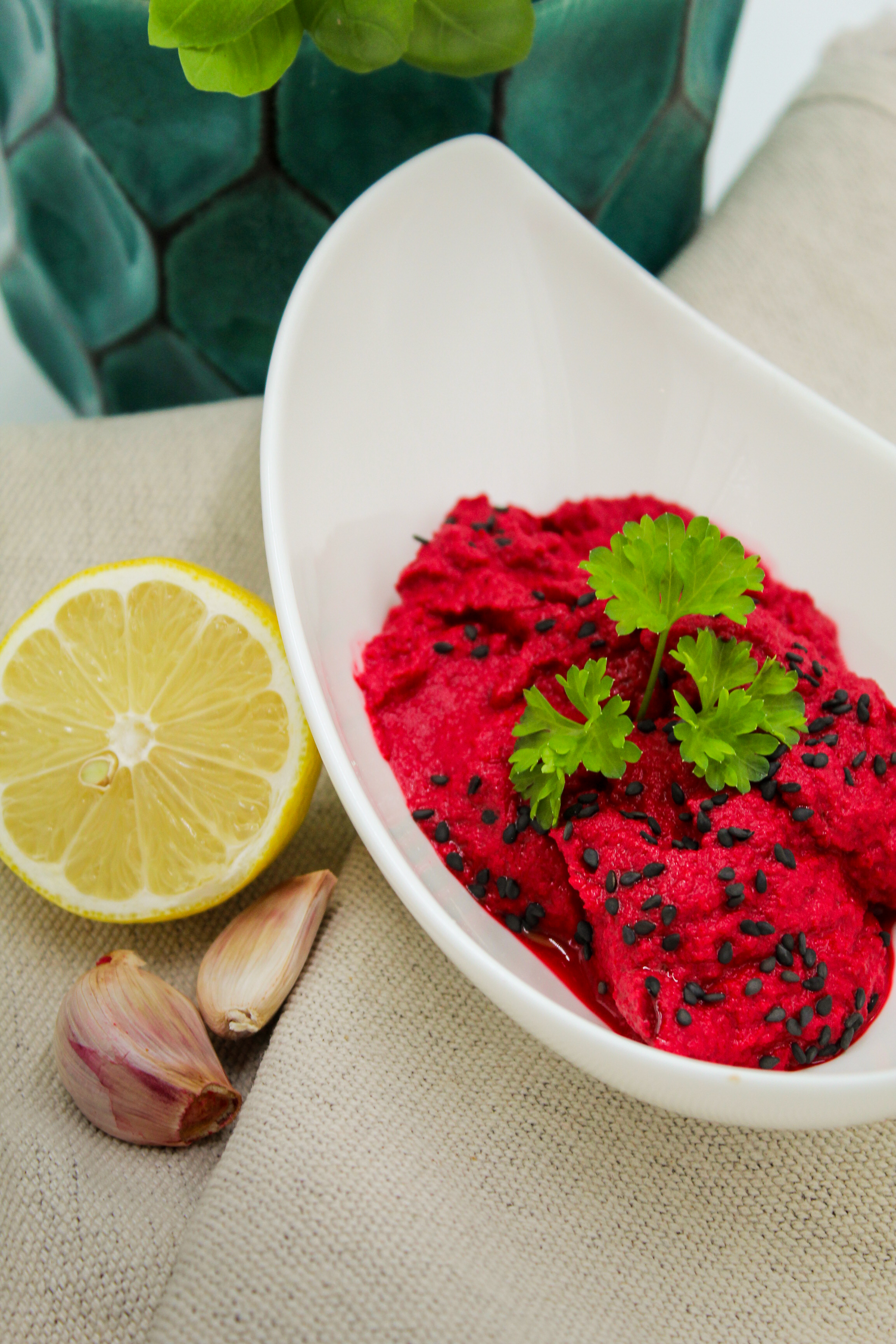 Hummus z červenej repy